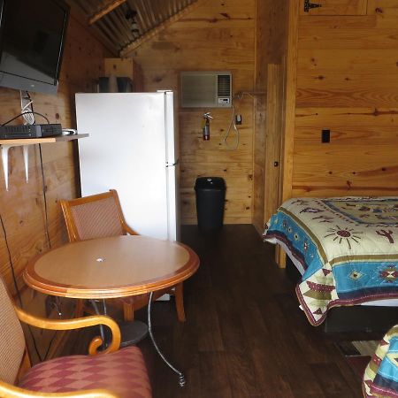 All Tucked Inn Cabins Stockdale Екстериор снимка