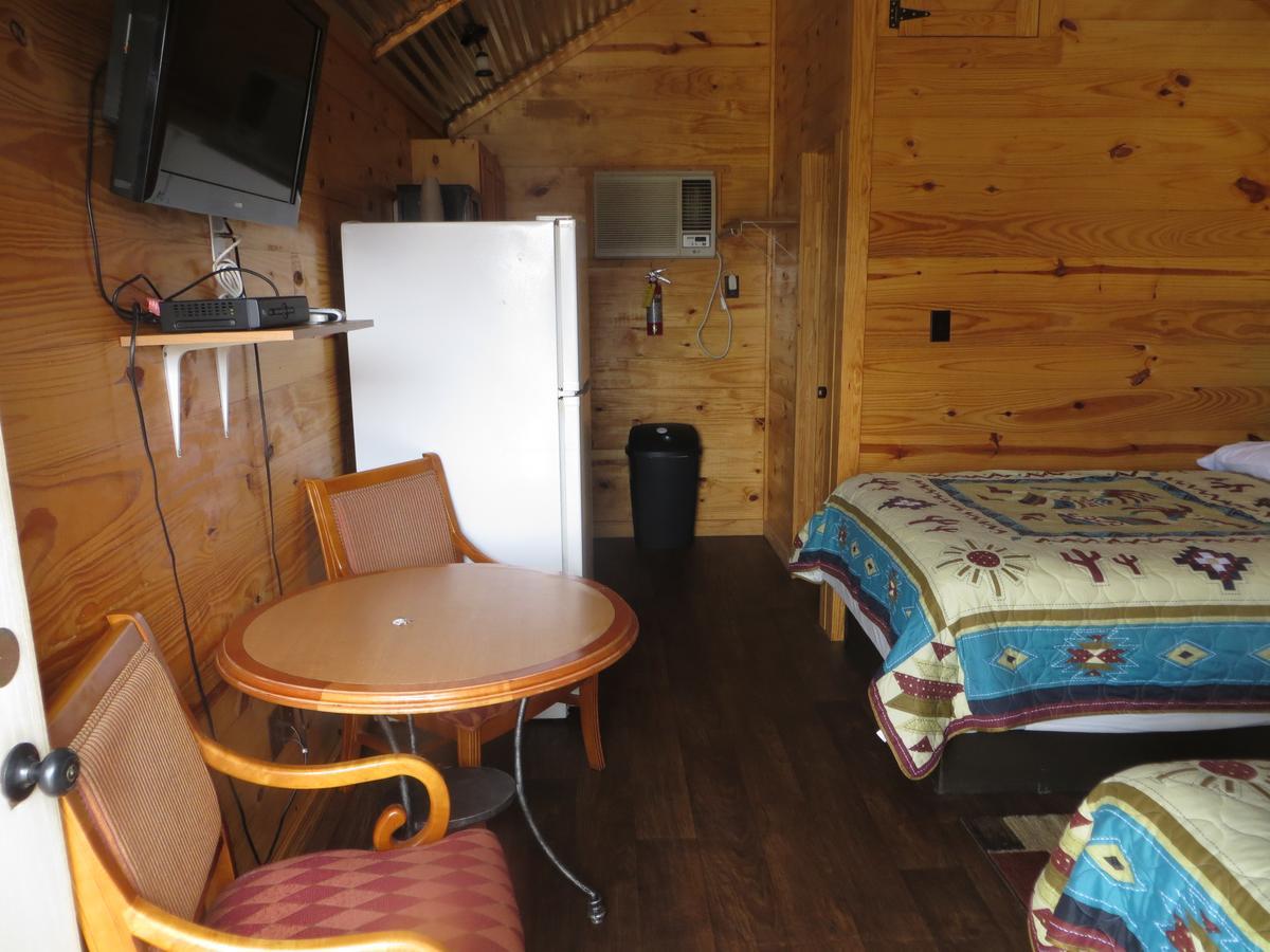 All Tucked Inn Cabins Stockdale Екстериор снимка