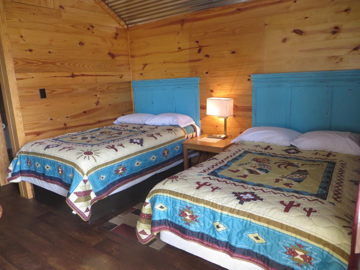 All Tucked Inn Cabins Stockdale Екстериор снимка
