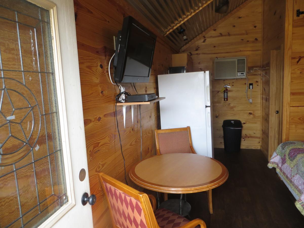 All Tucked Inn Cabins Stockdale Екстериор снимка